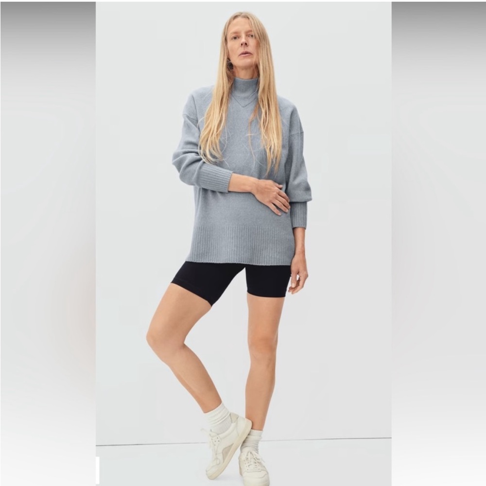 Everlane Women's Light Blue Turtleneck Sweater